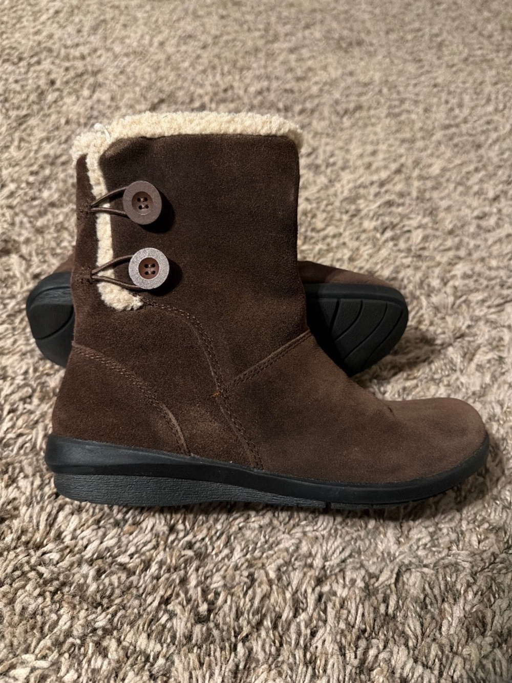 Clarks Anna Curly Brown Suede Faux Fur Lined Boots Women’s Size 5M